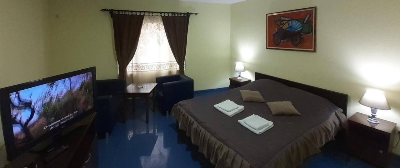 Hostel Franica Kursumlija Esterno foto