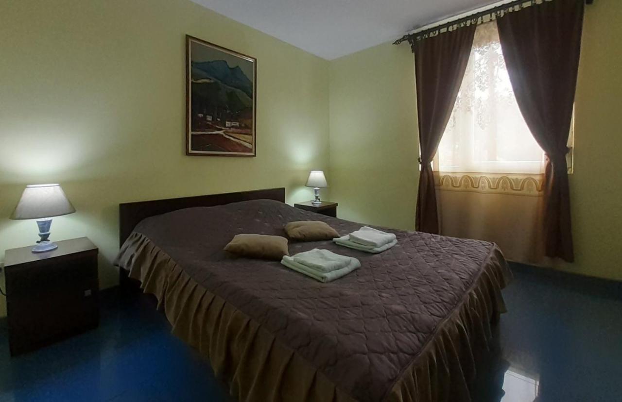 Hostel Franica Kursumlija Esterno foto