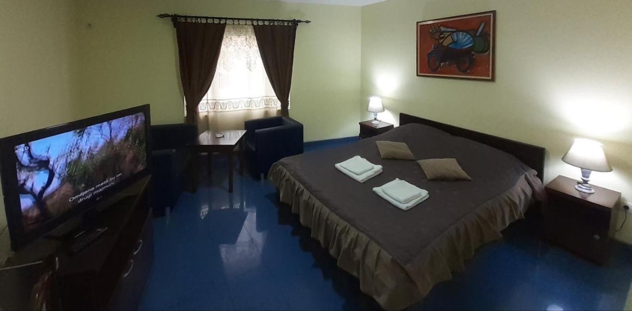 Hostel Franica Kursumlija Esterno foto